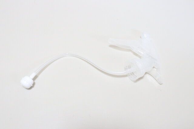 セリアの逆さで使えるペットボトル用スプレーヘッド