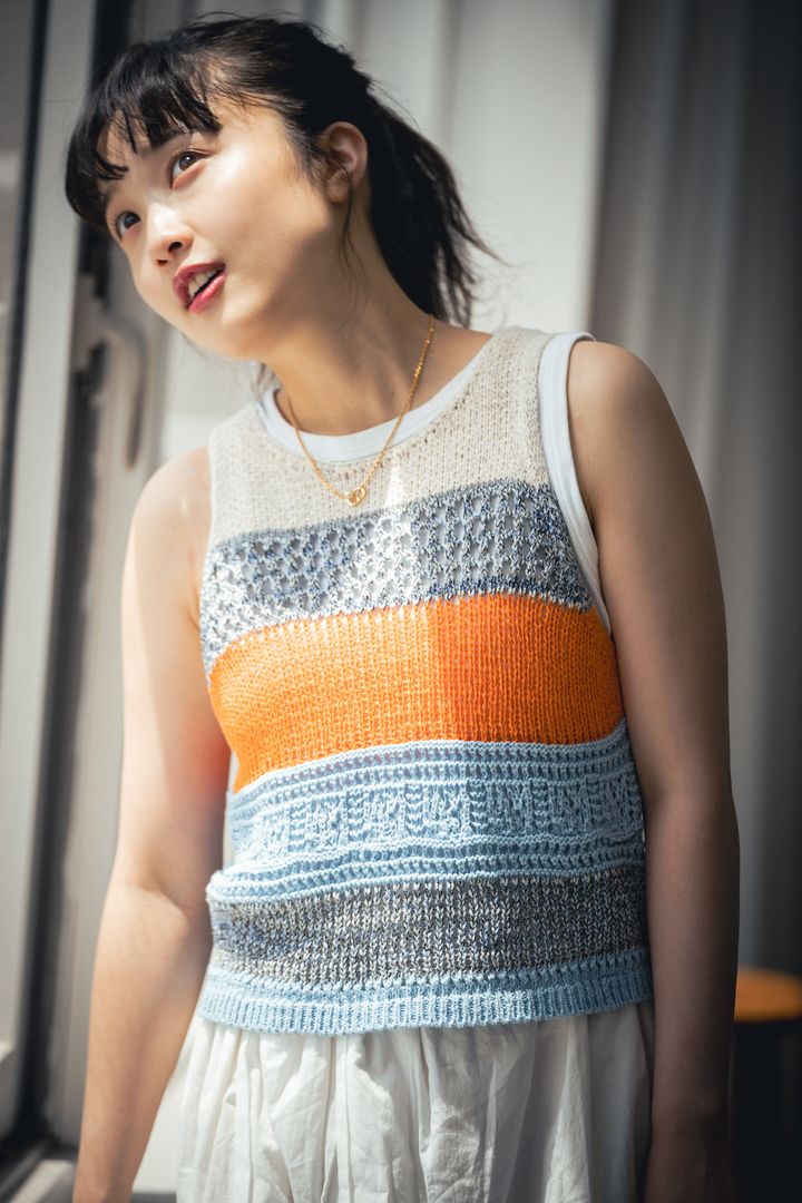 白スカートの着回しコーデ２選。秋っぽさと着やせ効果を叶えるには？【FUDGE FRIEND おしゃれさんの毎日コーディネート｜大島花菜】