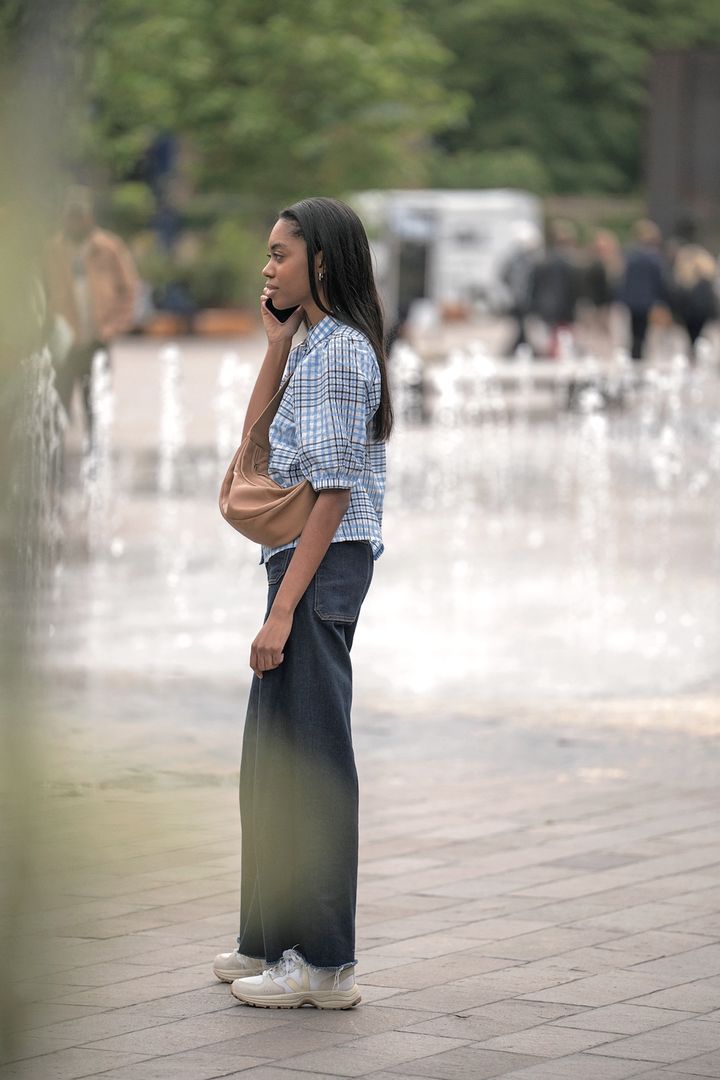 袖のデザインがポイント！シンプルなコーデはポイントにこだわって差をつけて