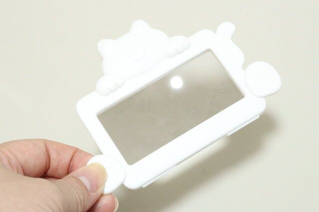 セリアの猫のルーペは小さい文字を見るときに便利