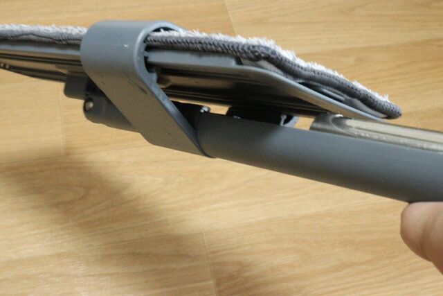 ダイソーの簡単水絞り3段モップのヘッド部分