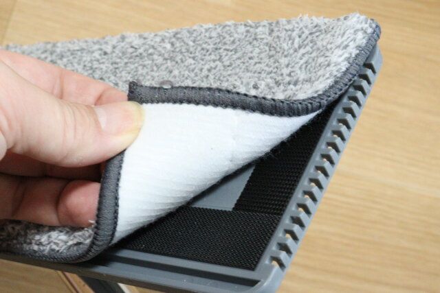 ダイソーの簡単水絞り3段モップの面テープ