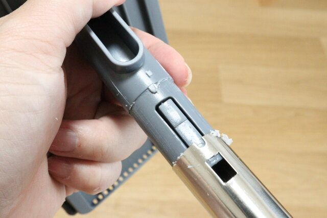 ダイソーの簡単水絞り3段モップの接続部分