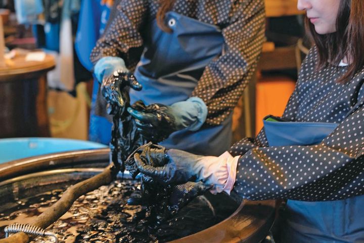 藍染、若狭塗箸…かけがえのないオリジナル作品が作れる【ご当地の手仕事体験スポット2選】