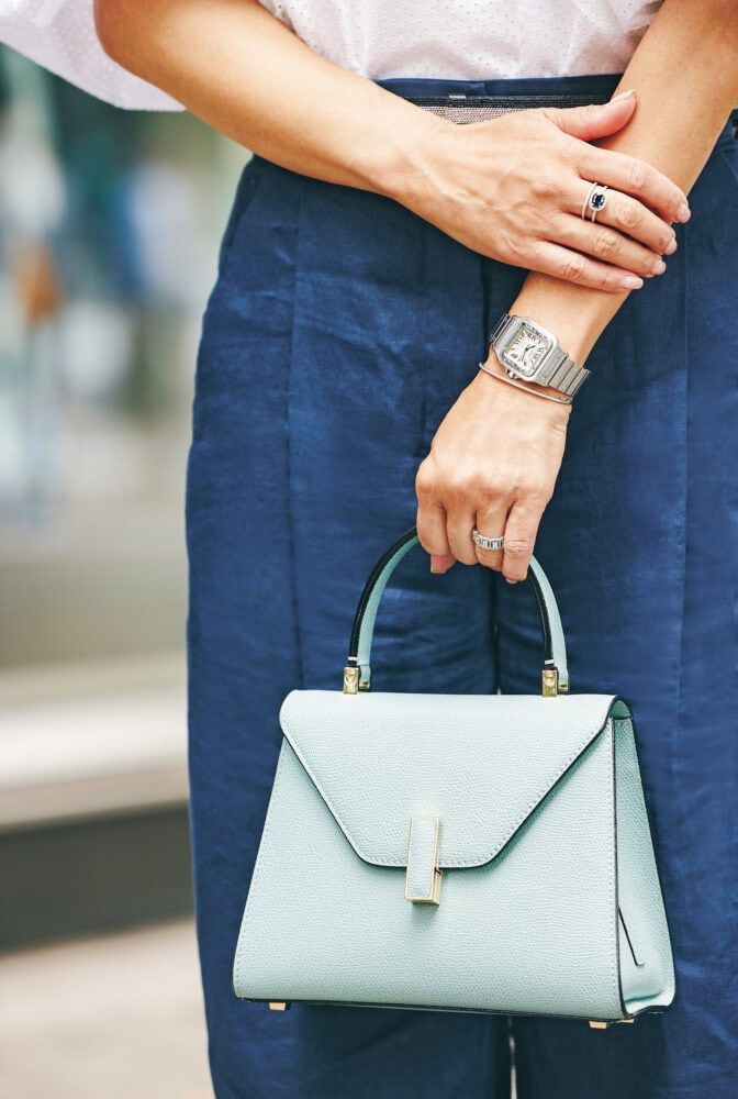 バッグは「ヴァレクストラ」