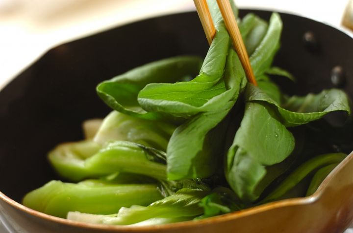 チンゲンサイとアサリの蒸し煮の作り方1