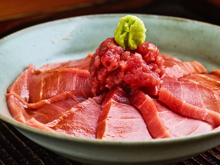 乃木坂『笄町 豪龍久保』の「中トロと叩きの盛り合わせ」