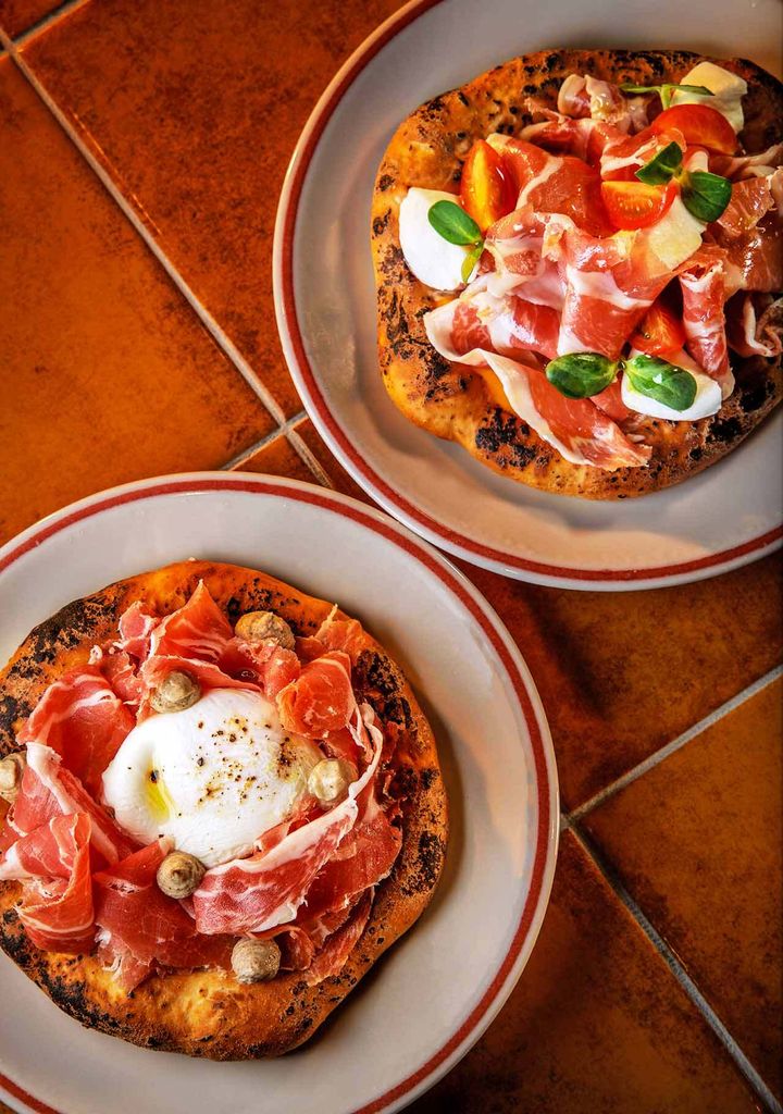 麻布十番『Atrevío』の「ガスパッチョ＆ブッファラ コカ」、「トリュフ＆ポーチドエッグ コカ」