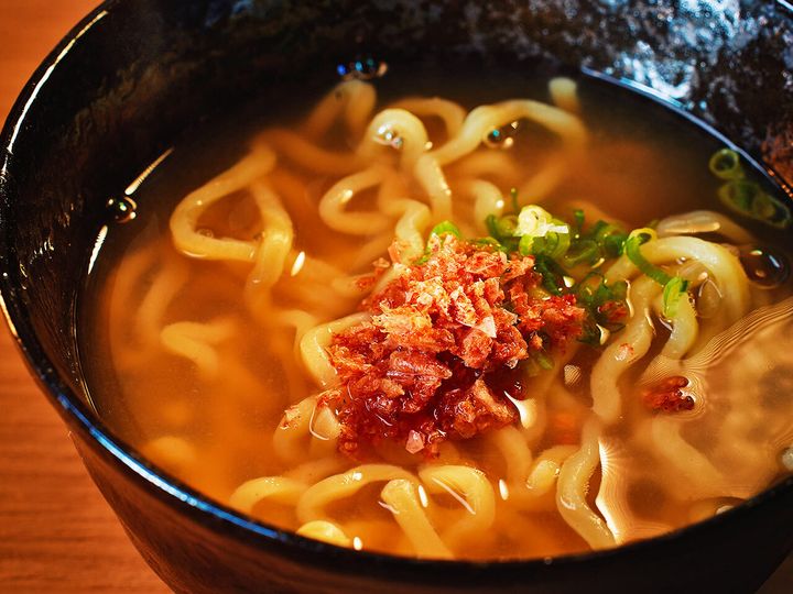 新富町『お刺身と小皿料理 小富』の「海老ラーメン」