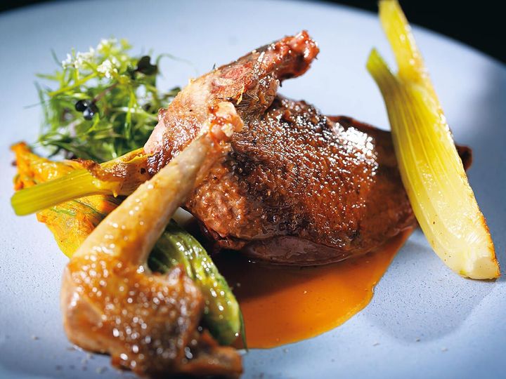 小伝馬町『Cheval』の「仏・ラカン産仔鳩のロースト」