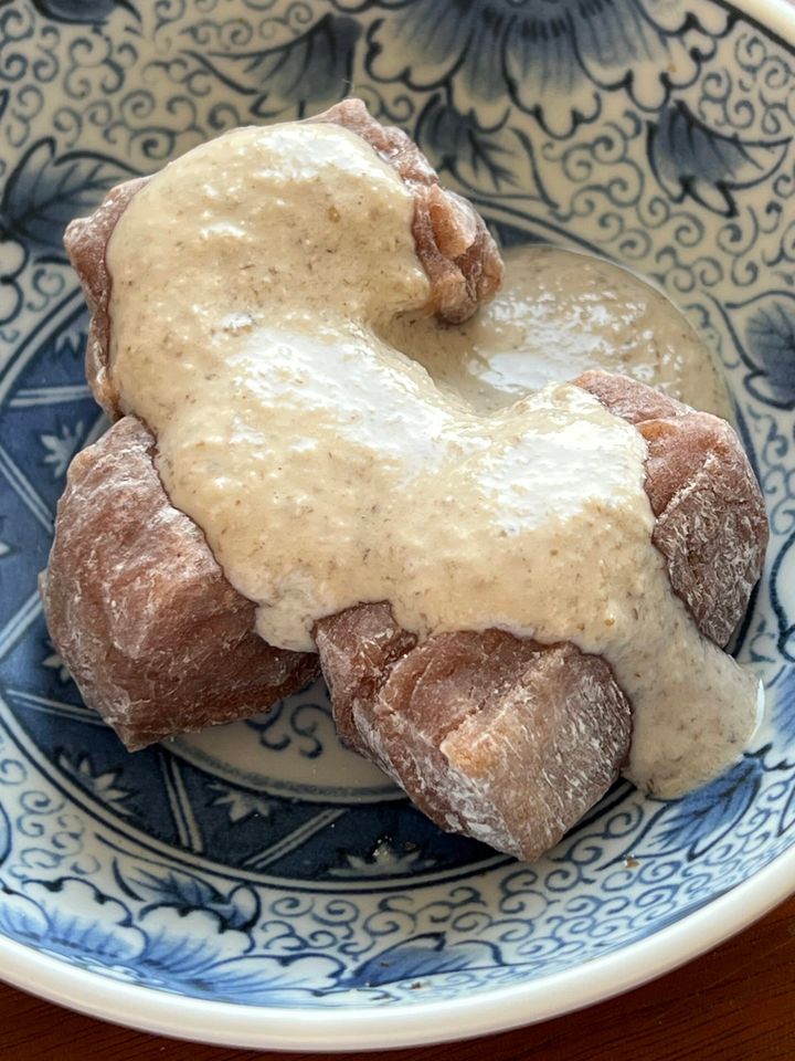 くるみだれをかけた「高黍の餅」