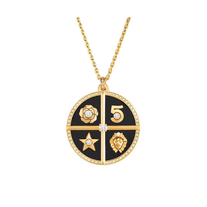 「シンボル メダル」（YG×ダイヤモンド）￥5,049,000