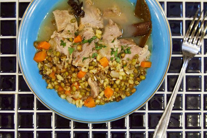 豚と緑ムング豆の煮込み