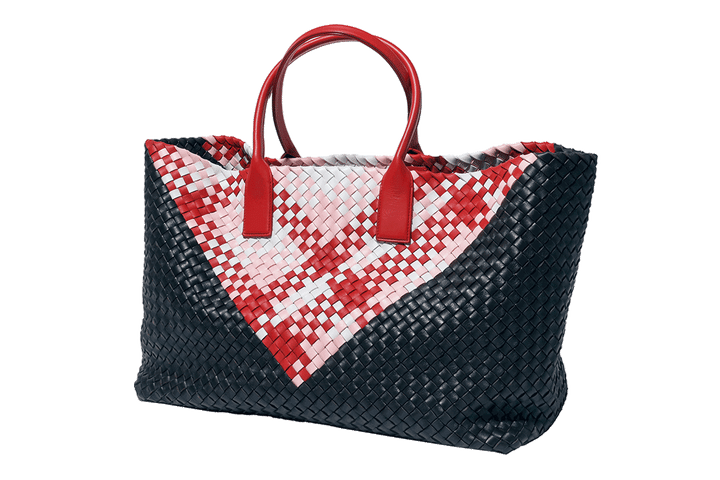 〈ボッテガ・ヴェネタ〉のバッグ