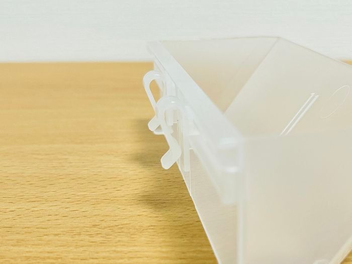 【セリア】ナゾの傾斜が逆にイイ！？「あそこに引っ掛けたら…え、天才すぎ♡」地味に優秀なアイテムの正体は！