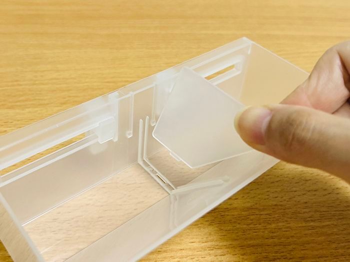 【セリア】ナゾの傾斜が逆にイイ！？「あそこに引っ掛けたら…え、天才すぎ♡」地味に優秀なアイテムの正体は！