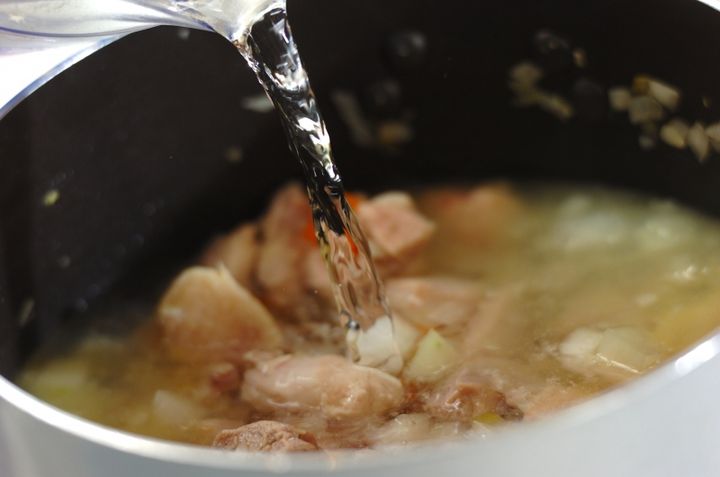 たっぷり野菜のチキンスープの作り方2