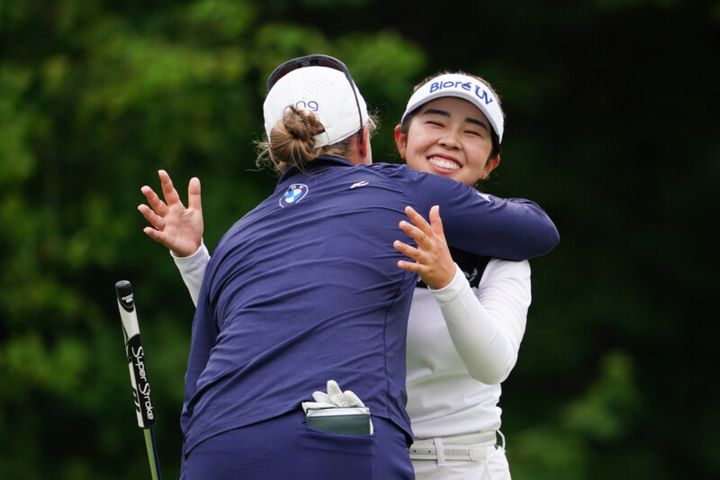 女子プロ、集中しすぎてハプニング！同伴者に平謝り