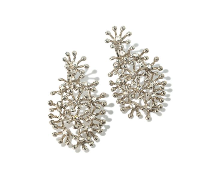 お花をイメージした繊細かつ華やかなデザイン