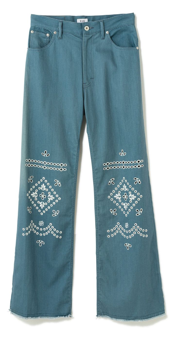 カットアウトと刺繍で他にはないユニークな一本に