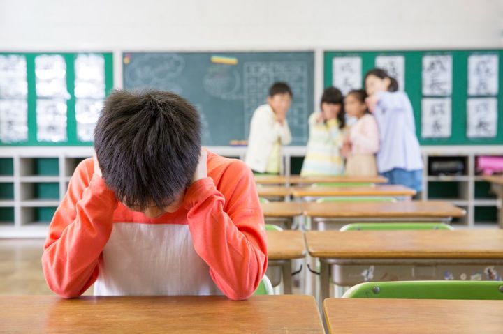 子どもが学校でいじめられている場合、親はどのように対処すべき？（画像はイメージ）