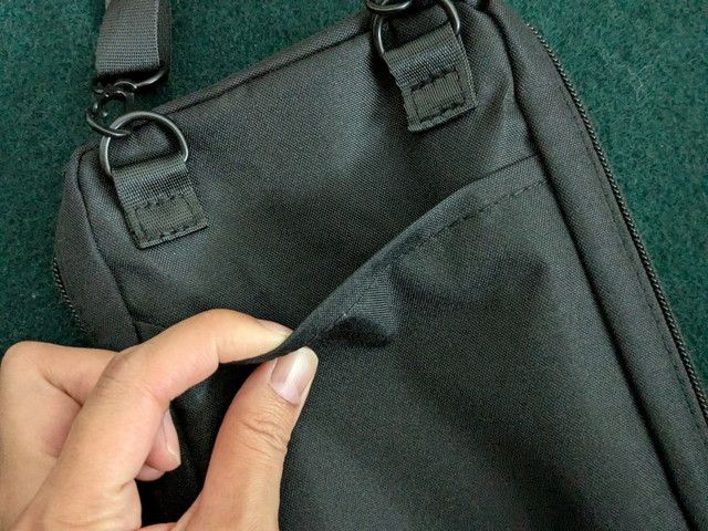 背面のオープンポケット（スマホが入るサイズ）