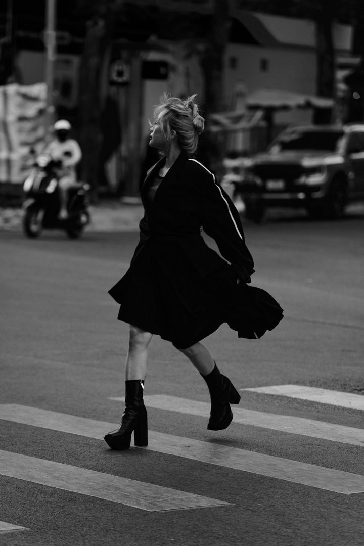 ルックブックは、ベトナム・サイゴンで撮影。