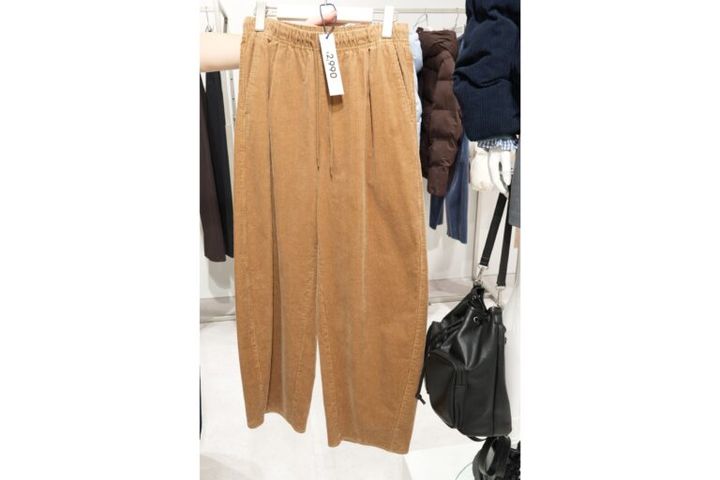 GU展示会レポート_コーデュロイバレルレッグイージーパンツ