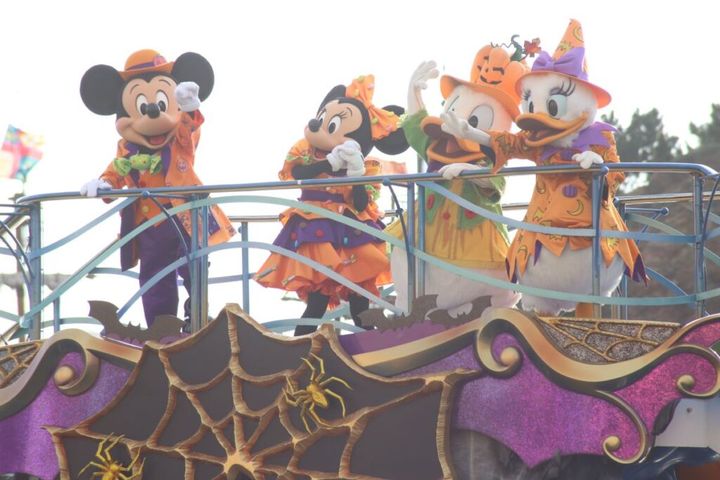 「ディズニー・ハロウィーン・グリーティング」の様子©Disney Dハロ「フレ