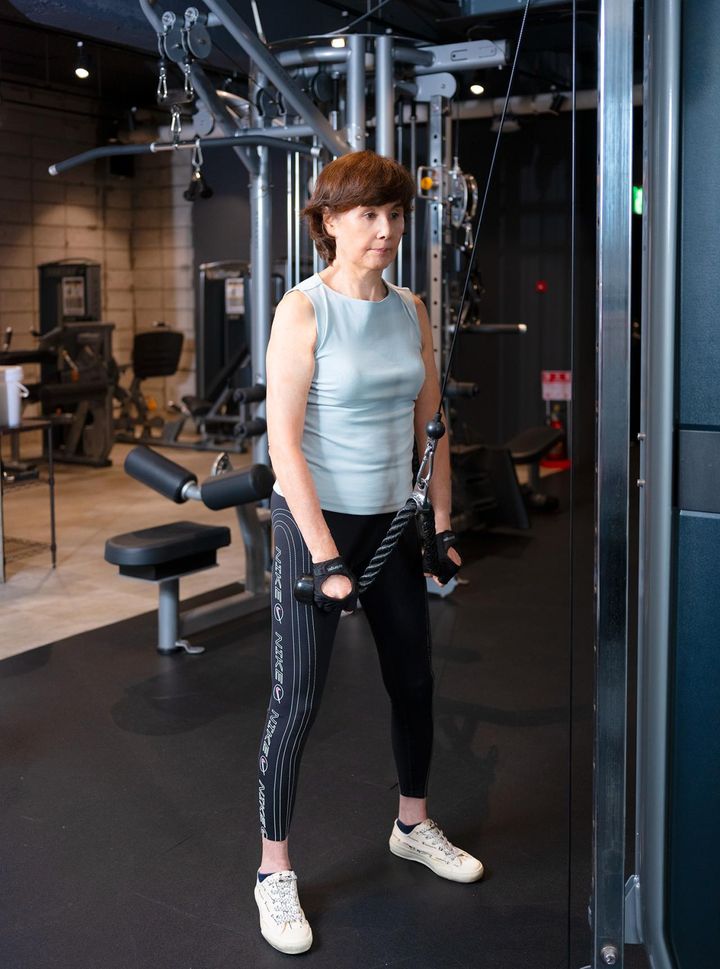 エルゴで三頭筋を鍛えます