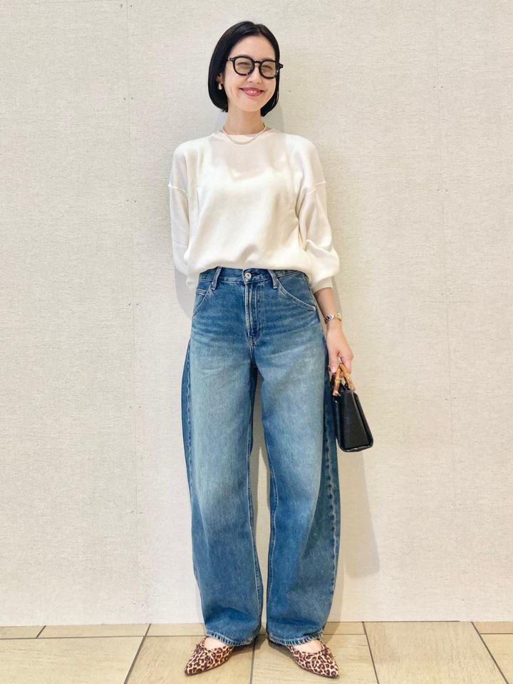 丸みを帯びたシルエットがシンプルコーデを今っぽく見せてくれます 出典：StyleHint