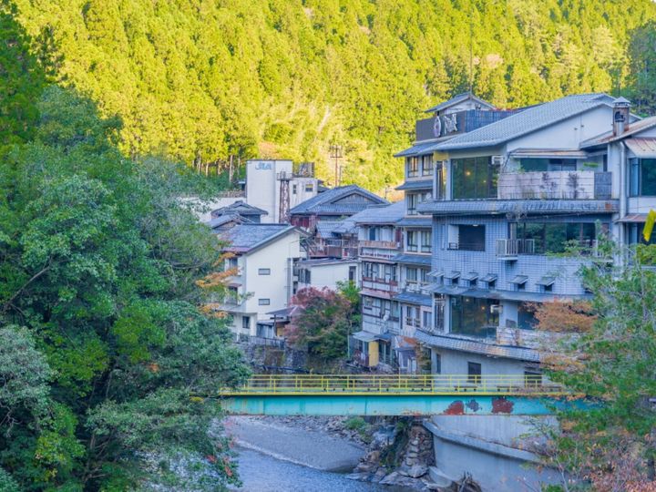 All About ニュース編集部が全国238人を対象に実施した「1人旅で行きたい温泉地」に関するアンケートの調査結果から、1人旅で行きたい「和歌山県（南紀・熊野・白浜エリア）の温泉地」ランキングを発表！ 2位「龍神温泉」を抑えた1位は？