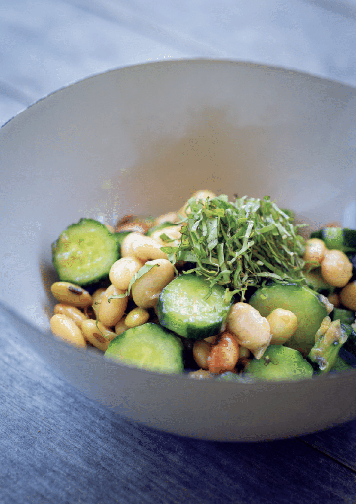 豆のサラダ バジルは千切りにすることで調味料に。梅干しの酸味も好アクセント。