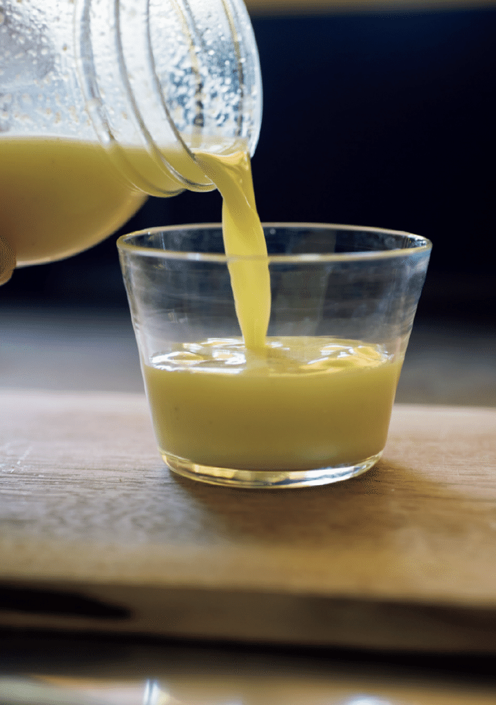 とうもろこしの冷製スープ 芯も一緒にゆでて味を引き出し、甘酒のように深く濃厚な甘さに。