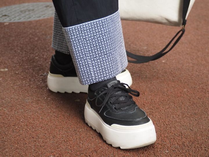 アグの厚底スニーカー