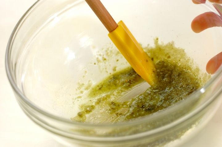 ソースや料理に活躍！バジルチーズ和え 大量消費にも by保田 美幸さんの下準備1