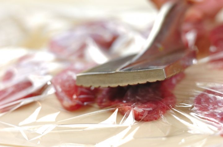 やわらかヒレ肉のポークピカタの下準備1