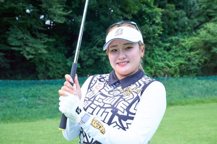 バンカー脱出のコツを女子プロが解説！フェースを大きく開けばOK