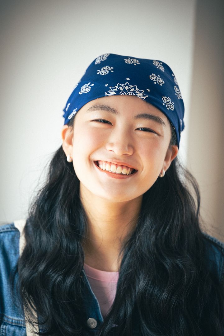 デニムを使ったコーデ2選。脱ベーシックが叶う差し色トッピングって？【FUDGE FRIEND おしゃれさんの毎日コーディネート｜栁沼芽以】