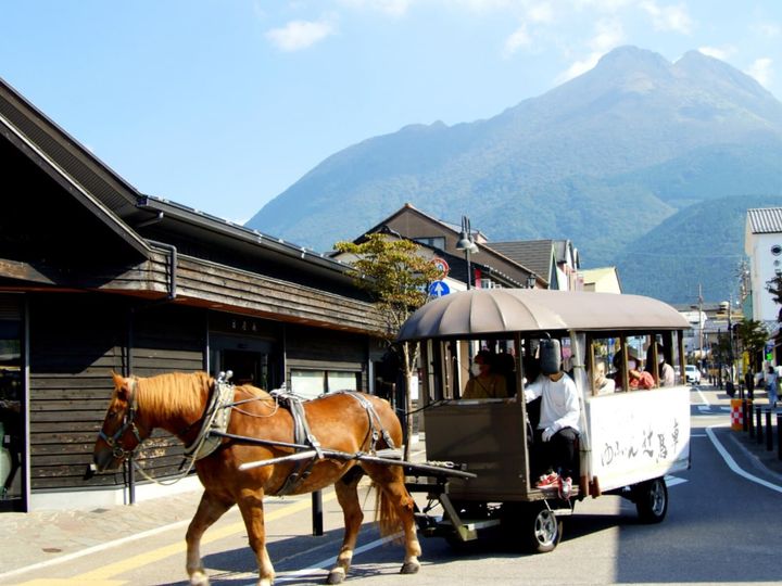 All About ニュース編集部が全国238人を対象に実施した「1人旅で行きたい温泉地」に関するアンケートの調査結果から、「1人旅で行きたい大分県の温泉地」ランキングを発表！ 2位「由布院温泉」を抑えた1位は？