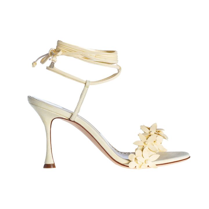 シューズ ヒール9㎝￥234,300／MANOLO BLAHNIK