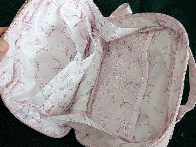 メゾンドフルールリボンケース開いたところ