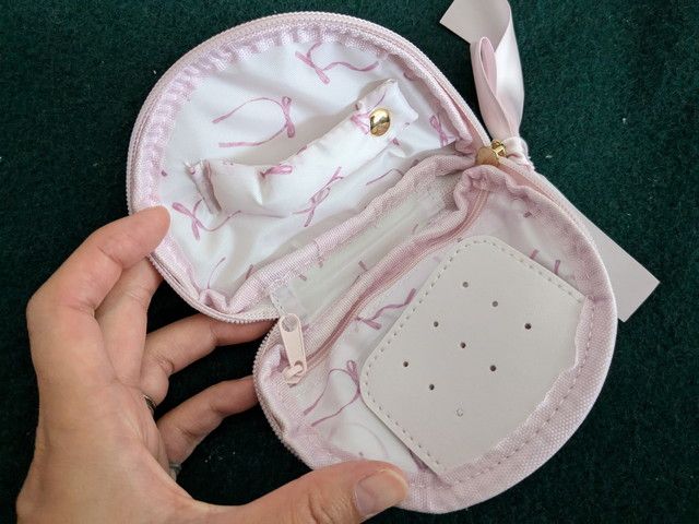 メゾンドフルールアクセサリーケース開いたところ