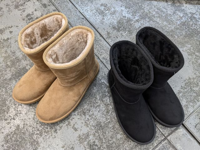 2色のムートン風防寒レインブーツ