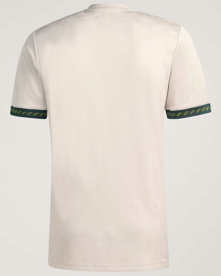 日本代表所属のドイツ名門に「世界最大のビール祭り」を祝う“美しきユニフォーム”が登場！