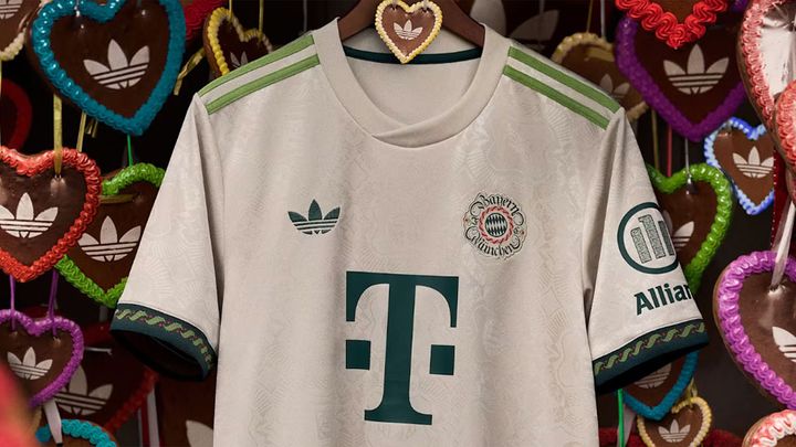 日本代表所属のドイツ名門に「世界最大のビール祭り」を祝う“美しきユニフォーム”が登場！