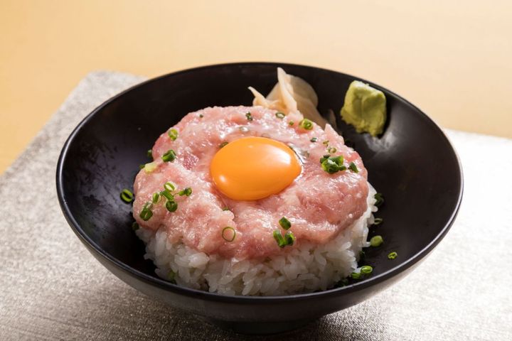 築地海鮮虎杖 「月見ねぎとろ丼」1100円