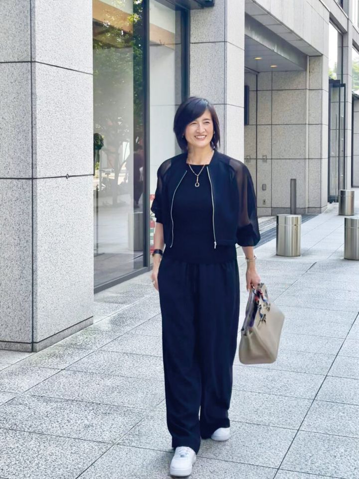 肩の力が抜けたカジュアルコーデを発信