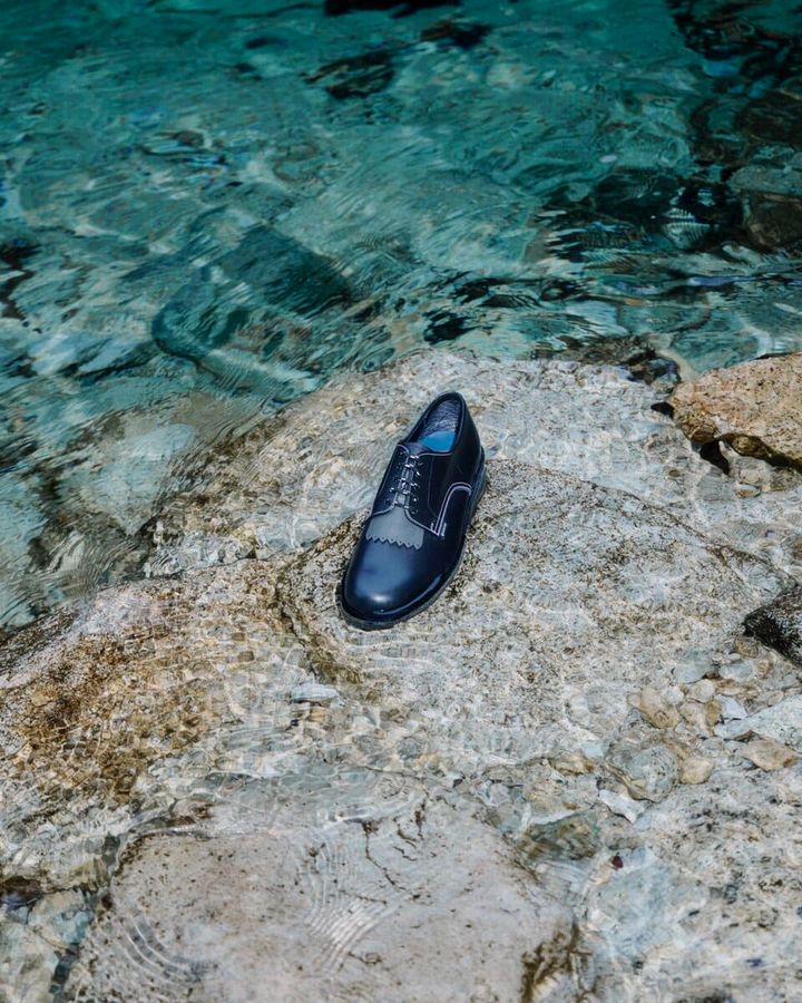 透湿性と防水性抜群のGORE-TEXメンブレンを靴内部に搭載し、透湿防水仕様に仕上げている。