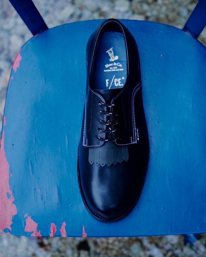 コンテンポラリーファッションをベースに、機能的かつ高品質なウエアとバッグを展開するF/CE.がリリースする、REGAL Shoe ＆ Co.とのコラボレーションシューズをローンチする。